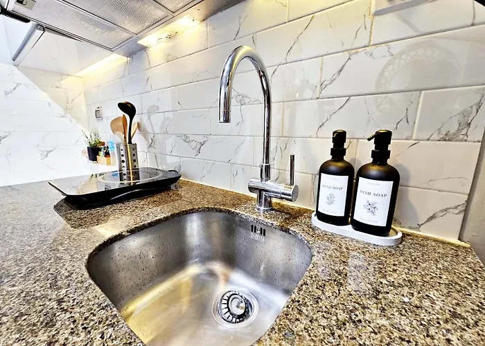 Stylish And Spacious Unit In Makati With Fast Wi-fi 마닐라