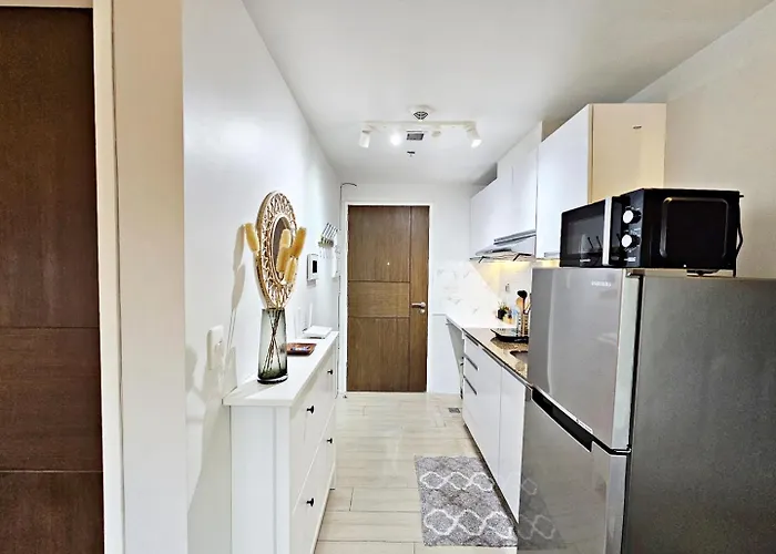 Stylish And Spacious Unit In Makati With Fast Wi-fi *