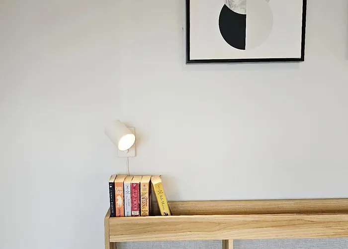 Stylish And Spacious Unit In Makati With Fast Wi-fi *