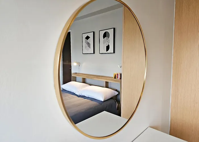Stylish And Spacious Unit In Makati With Fast Wi-fi *