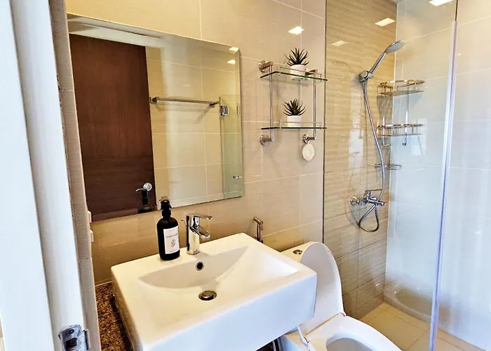아파트 Stylish And Spacious Unit In Makati With Fast Wi-fi